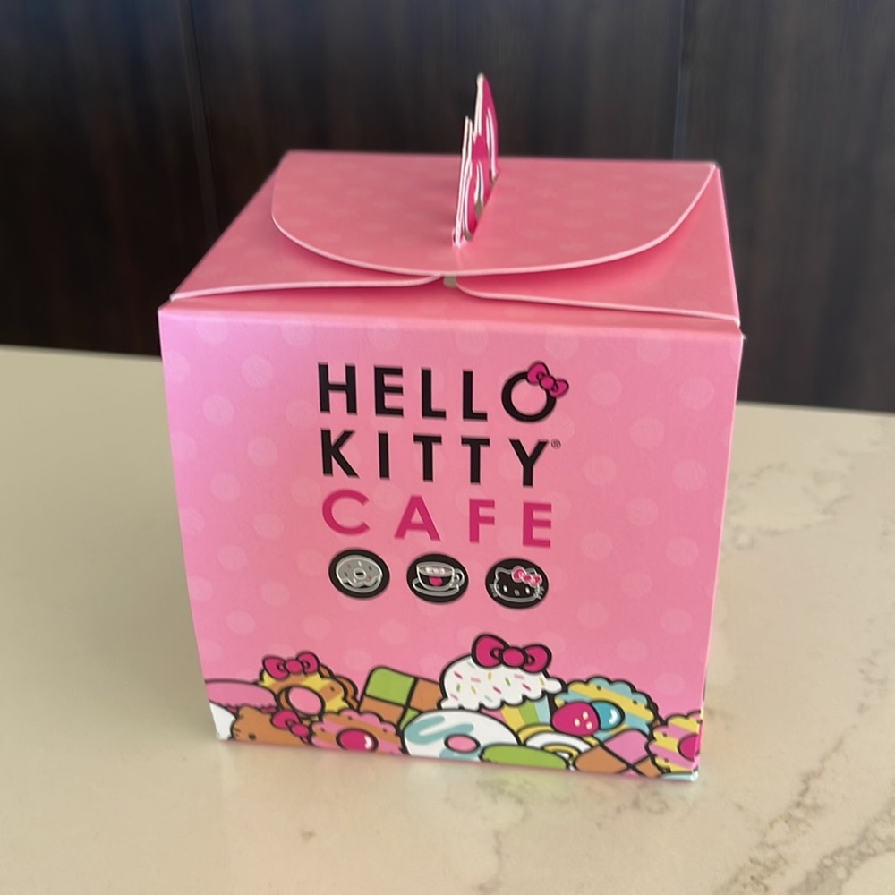 Hello Kitty Cafe Bundle - Picture 8 of 12
